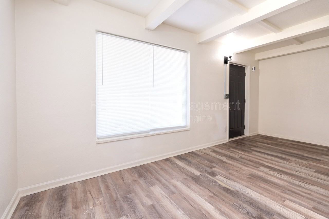 1325 W Dora Ave #1325 - Photo 5 of 27