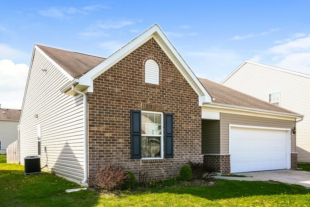 8415 Gates Corner Dr - Photo 3 of 16