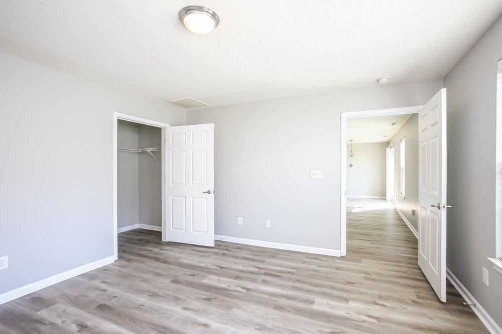 8415 Gates Corner Dr - Photo 4 of 16