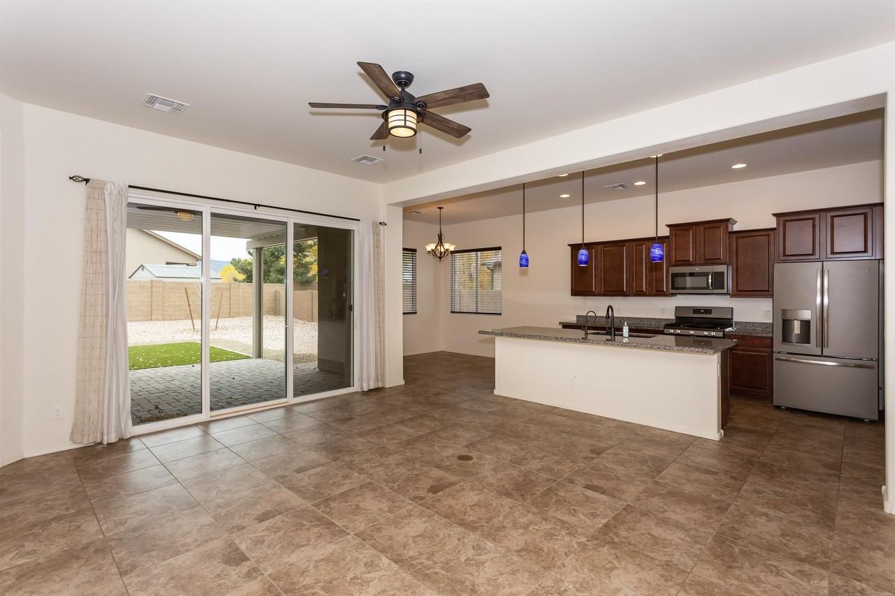 926 N Gomez St - Photo 3 of 19