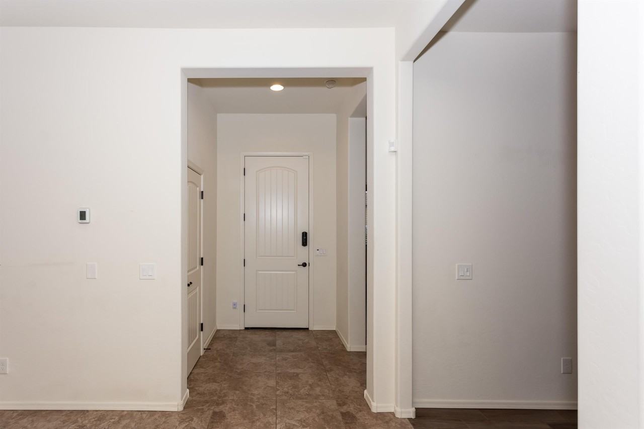 926 N Gomez St - Photo 2 of 19