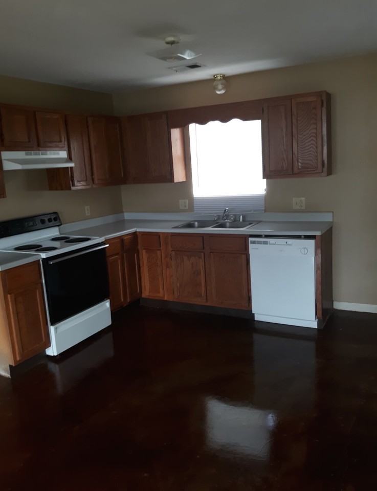 321 Michael St - Photo 4 of 9