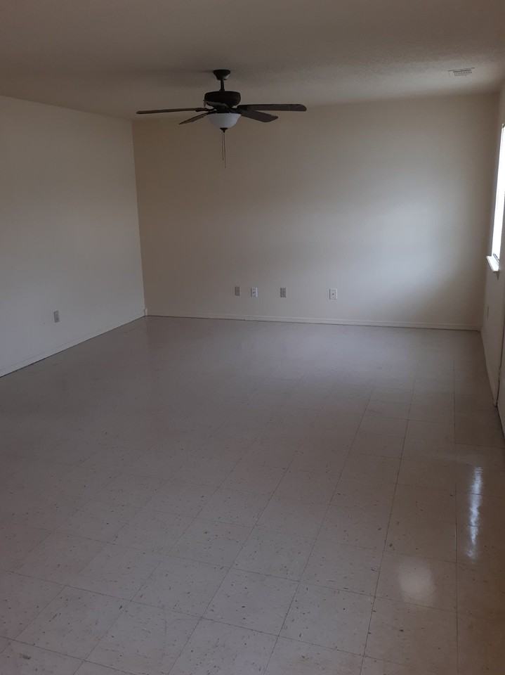 685 Jill Ln #C - Photo 3 of 15