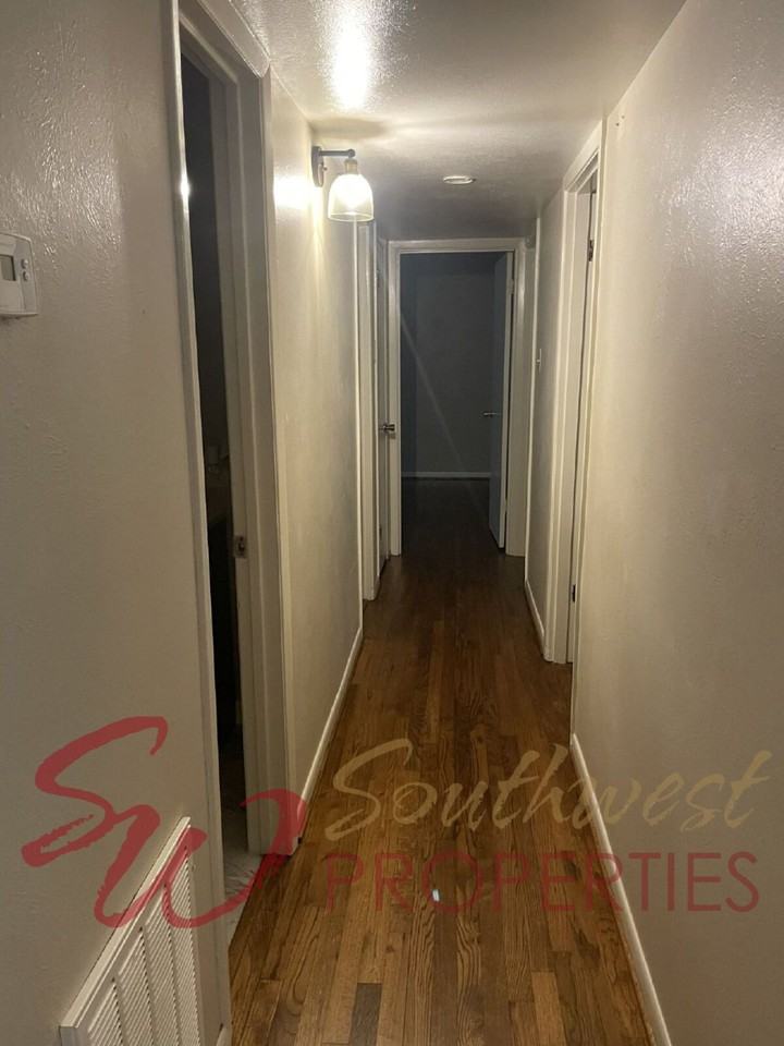 521 N Lydia St - Photo 3 of 19