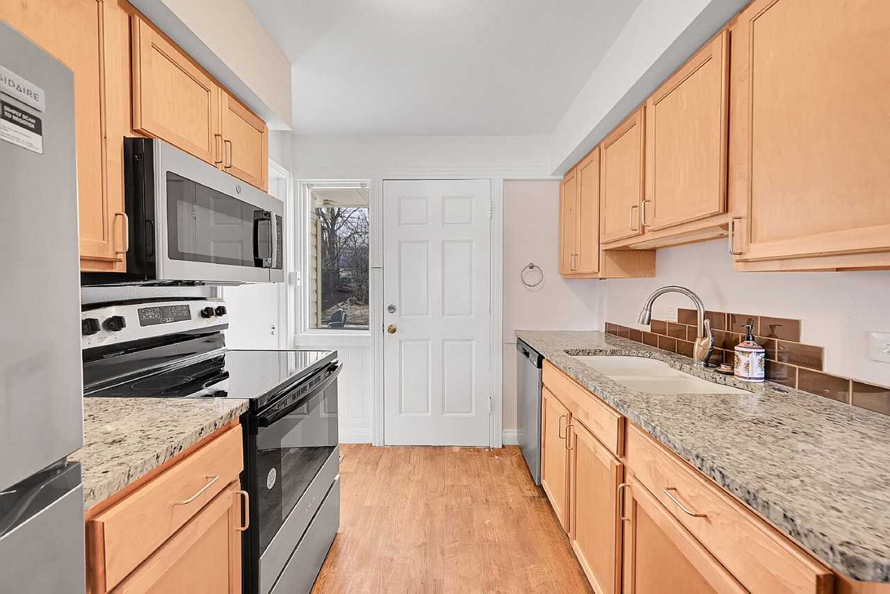 2030 W Gill Pl - Photo 2 of 25