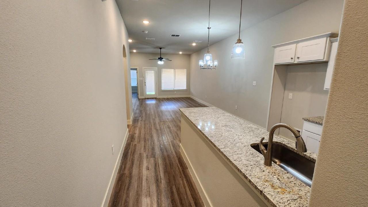 2540 138th St - Photo 4 of 20