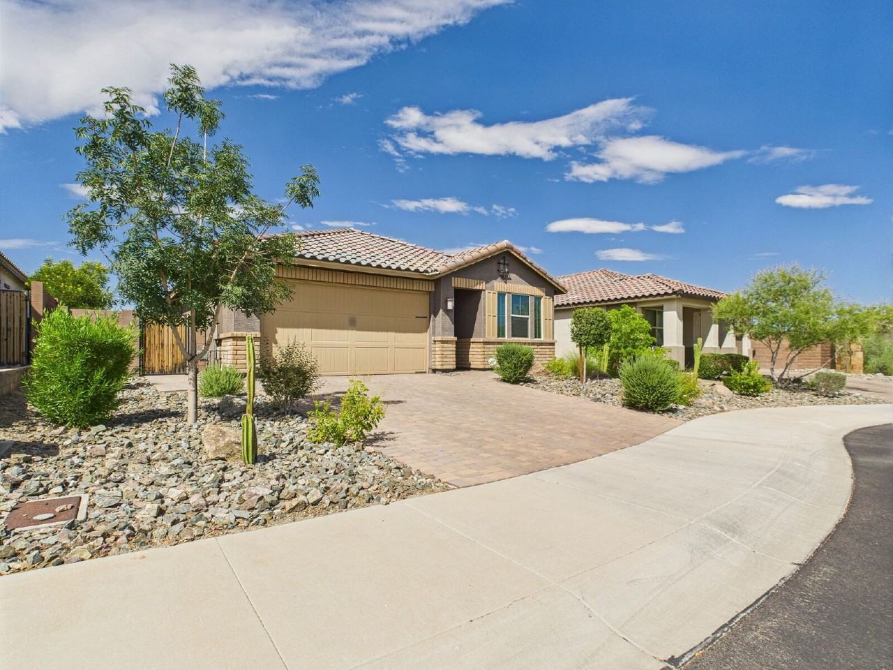 16442 W Gary Way - Photo 2 of 37