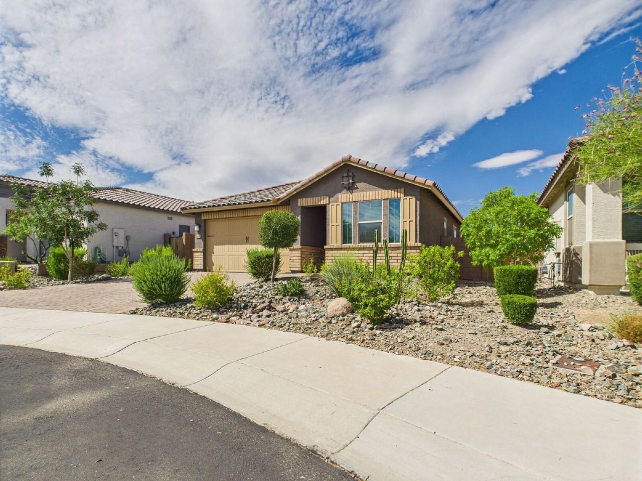 16442 W Gary Way - Photo 3 of 37