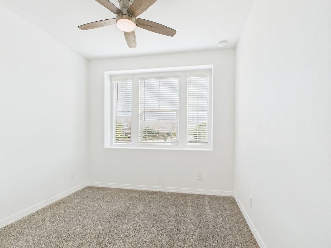 16442 W Gary Way - Photo 5 of 37