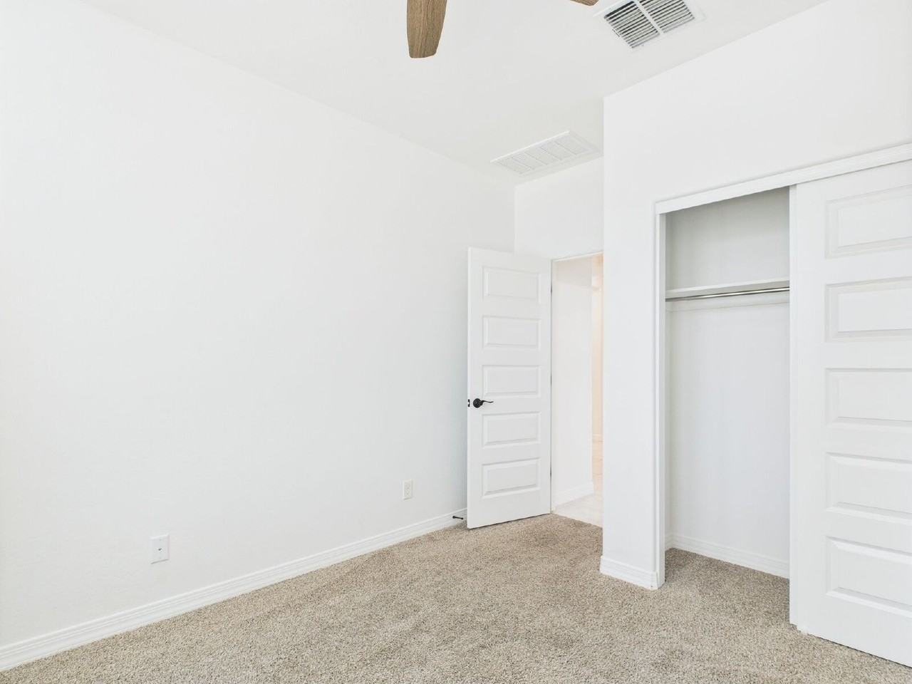 16442 W Gary Way - Photo 6 of 37