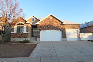 featured image of 2420 Field Stone Way