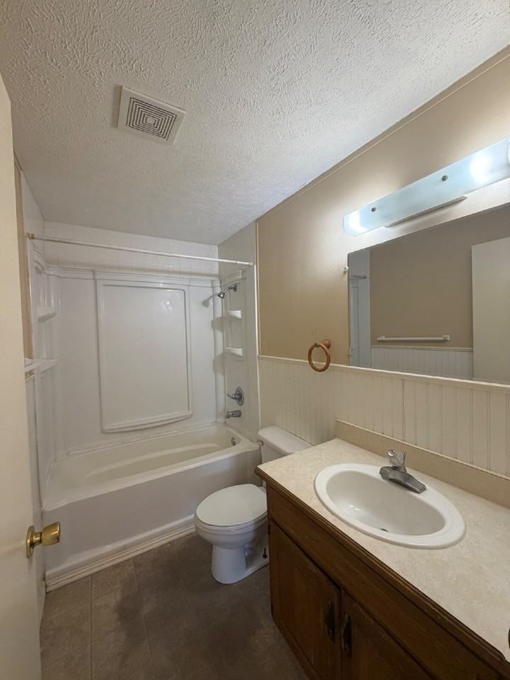 888 Evergreen St - Photo 3 of 15