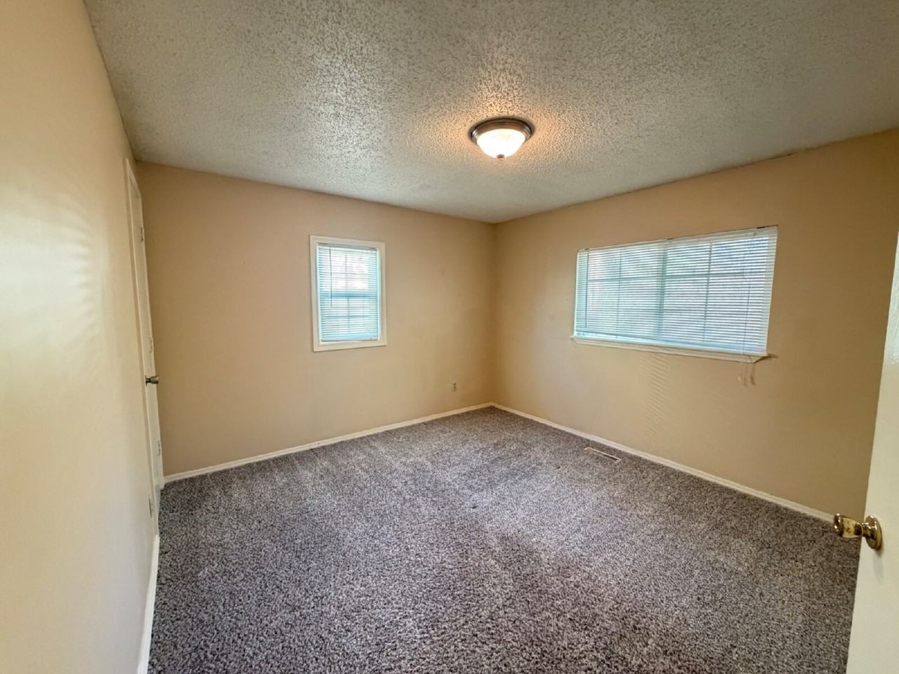 888 Evergreen St - Photo 4 of 15