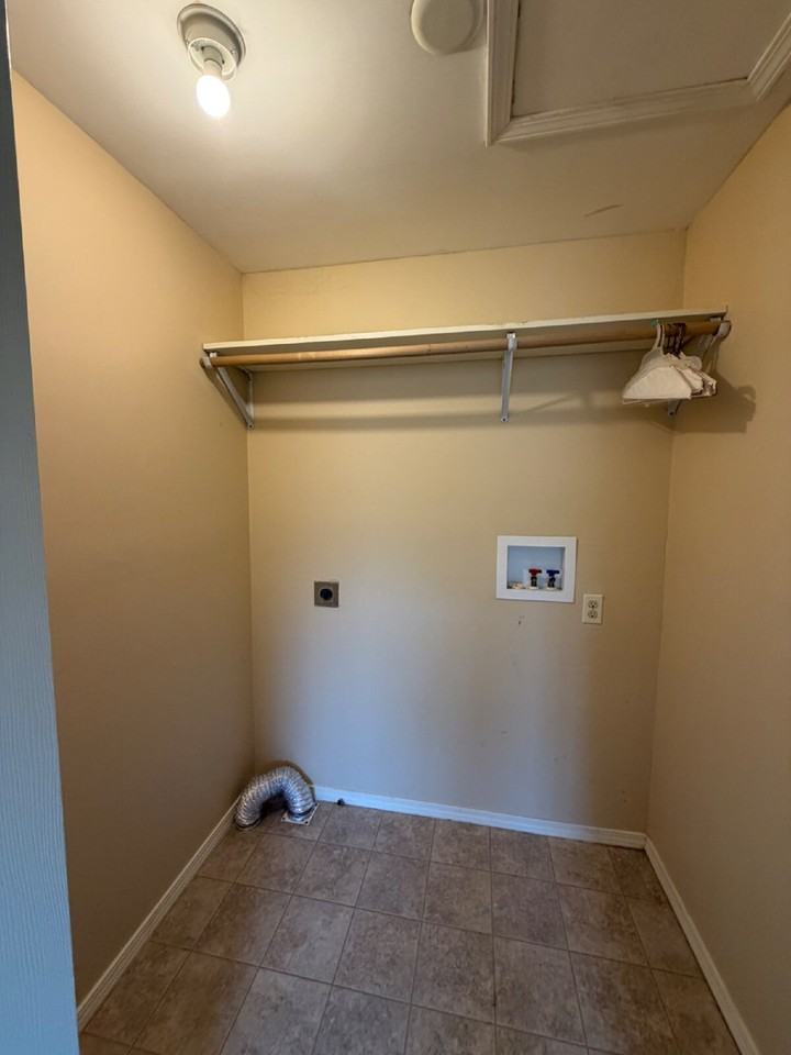 888 Evergreen St - Photo 6 of 15