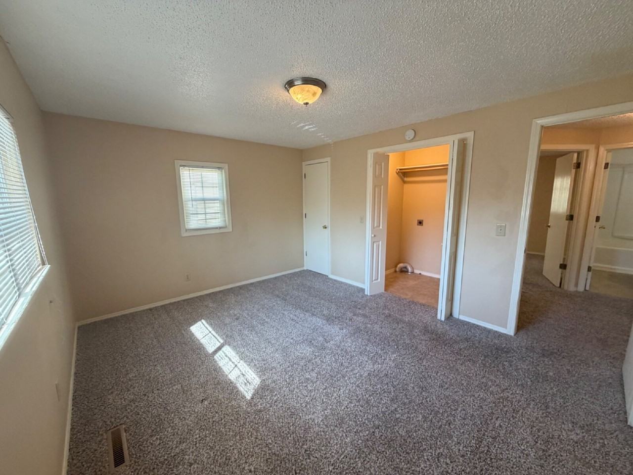 888 Evergreen St - Photo 7 of 15