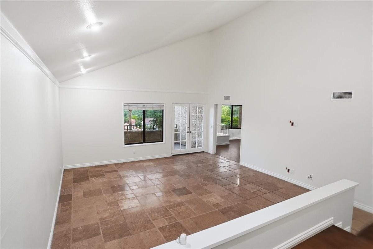 24124 Mentry Dr - Photo 4 of 31