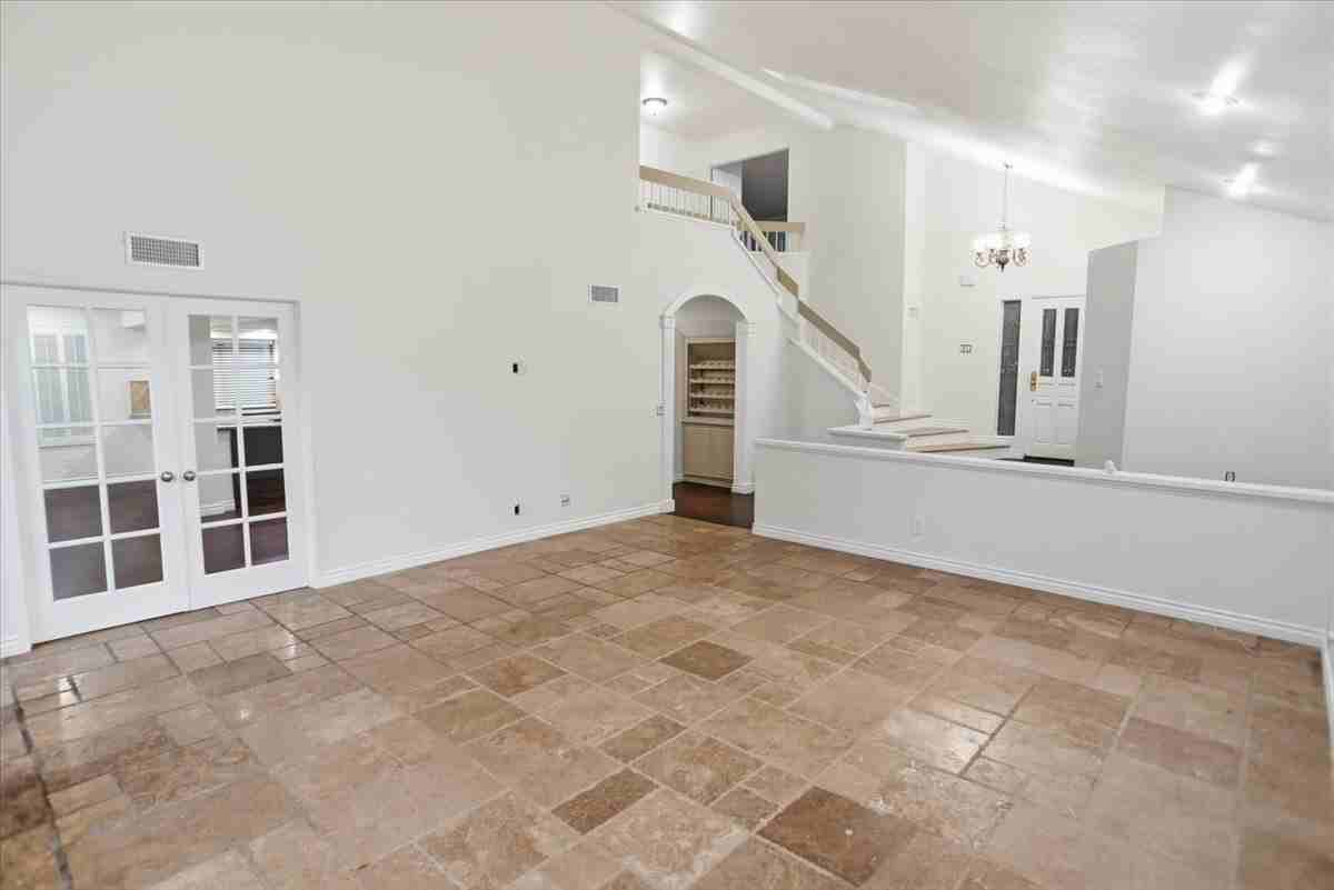 24124 Mentry Dr - Photo 5 of 31