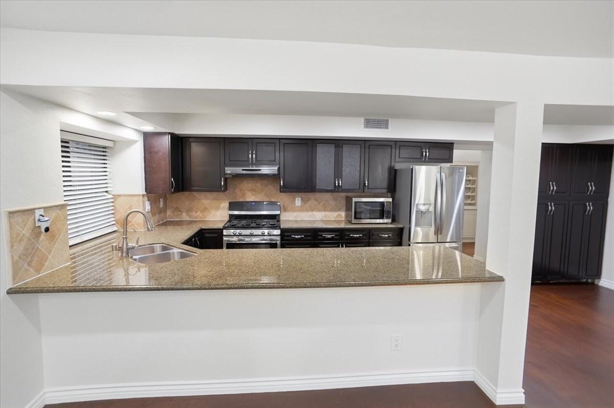 24124 Mentry Dr - Photo 6 of 31