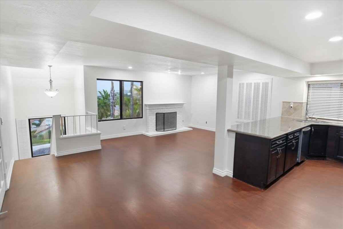 24124 Mentry Dr - Photo 7 of 31