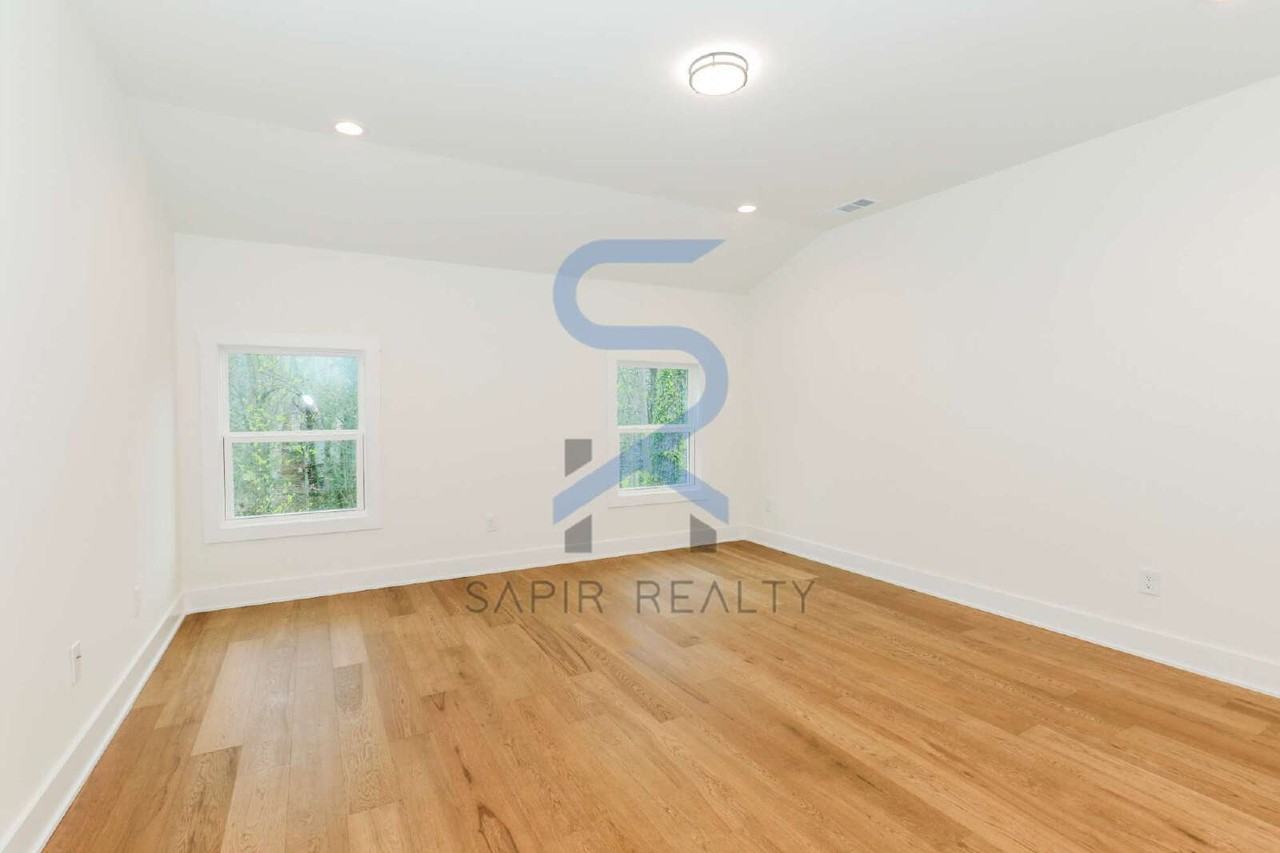 3374 Lee Dr - Photo 5 of 19