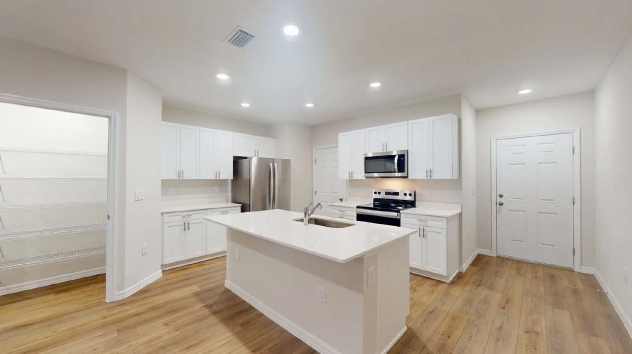 4317 Hillock Blvd - Photo 3 of 10