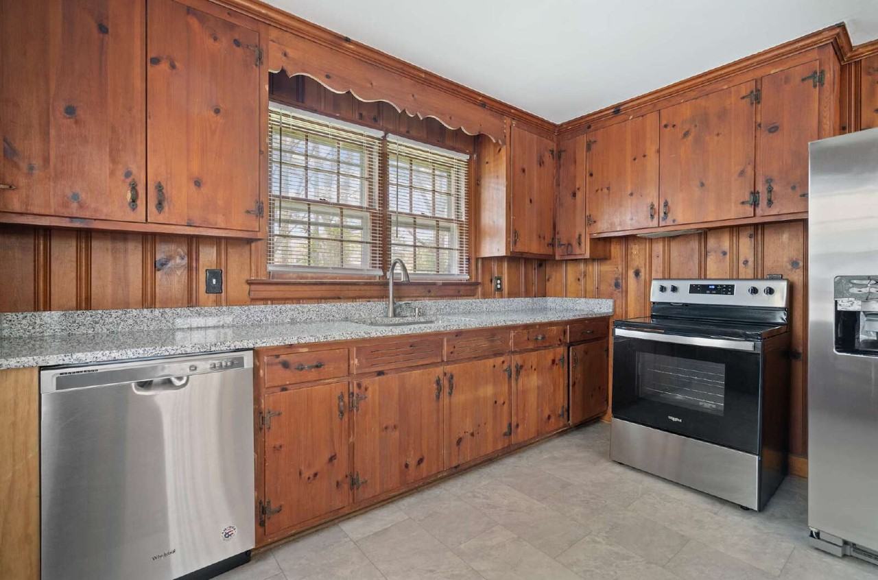 709 Broad St W - Photo 6 of 19