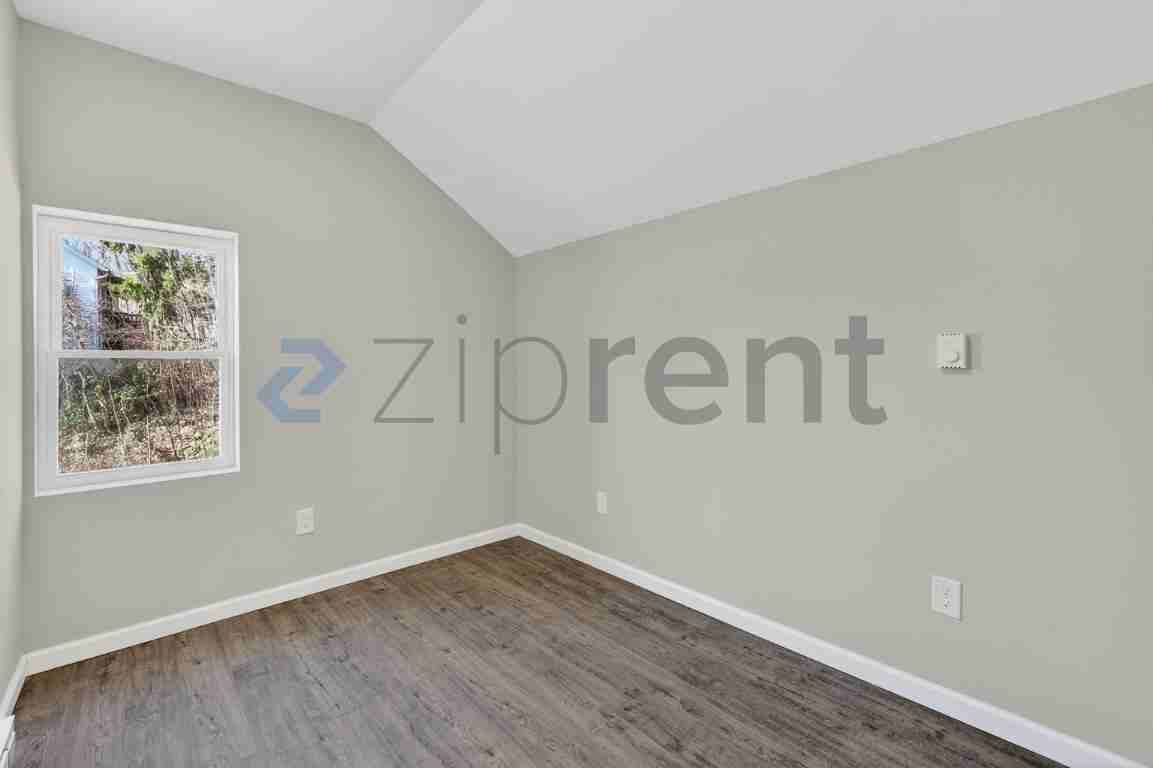 158 Cliff St #2ndFL - Photo 5 of 25