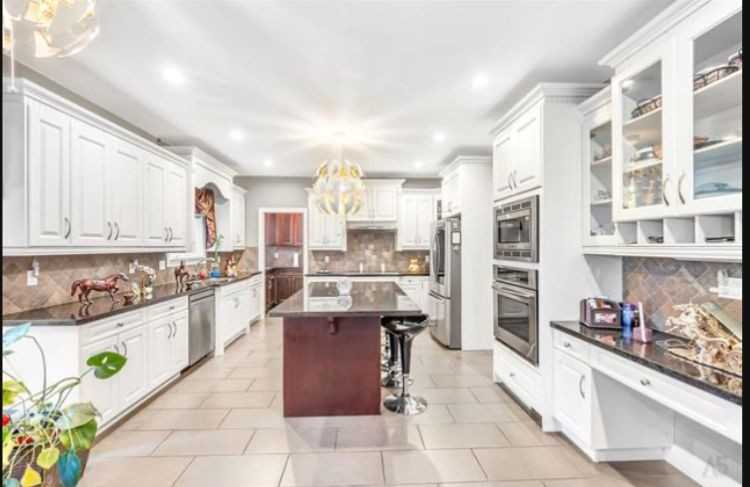 14086 68 Avenue #4 Bedroom - Photo 5 of 10