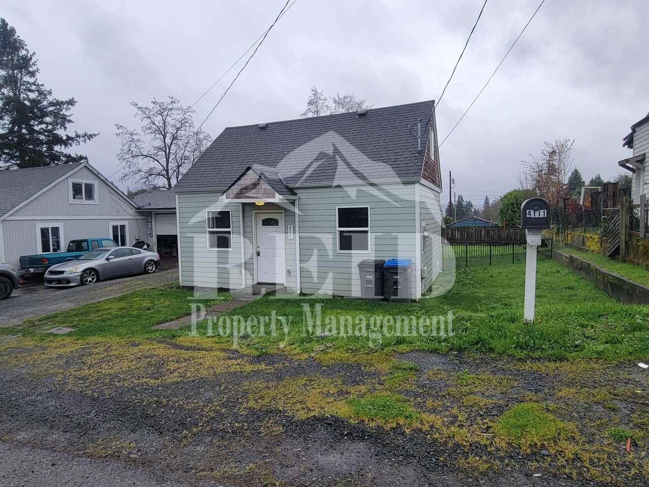 4111 W G St - Photo 2 of 14