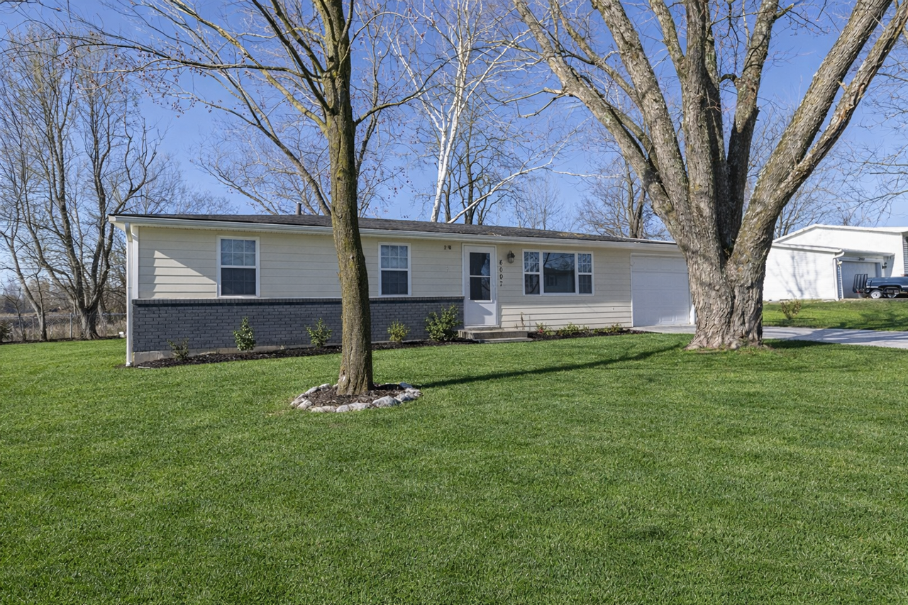 6007 N Vickie Dr - Photo 2 of 26