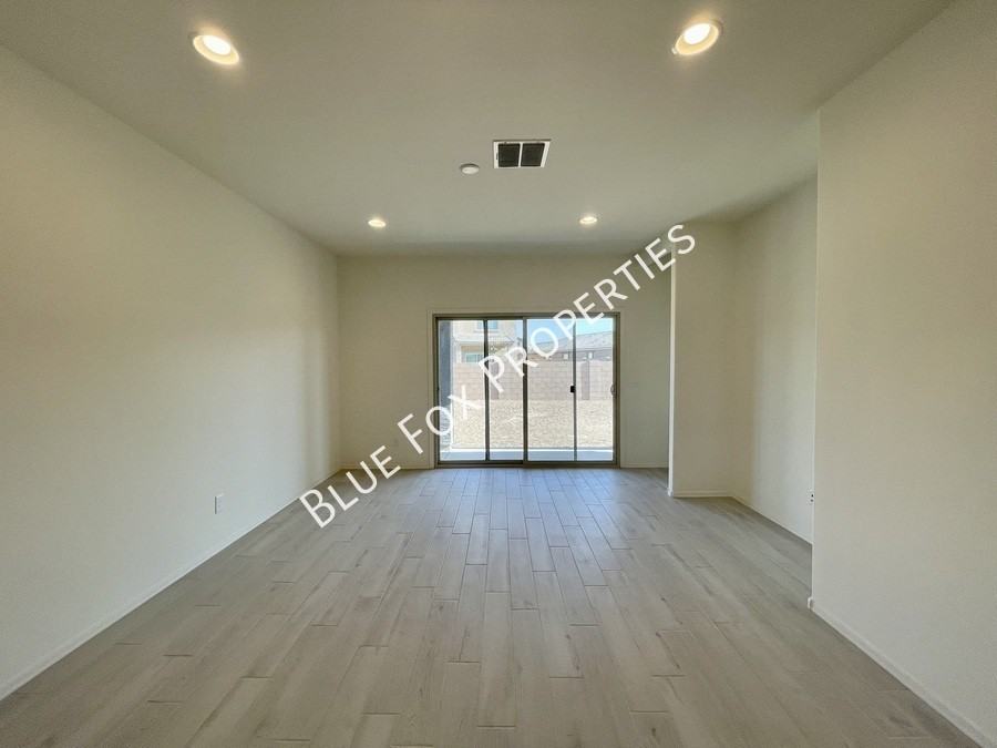 10692 W Dickerson Dr - Photo 4 of 33