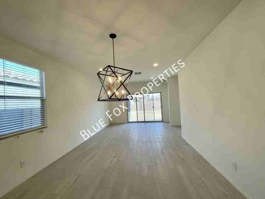 10692 W Dickerson Dr - Photo 7 of 33