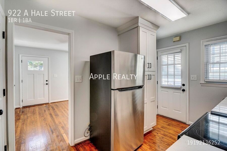 922A Hale St - Photo 5 of 21