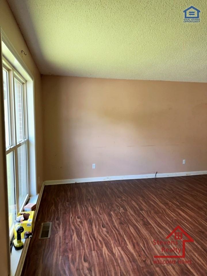 4705 Metro Park Ln #B - Photo 6 of 17