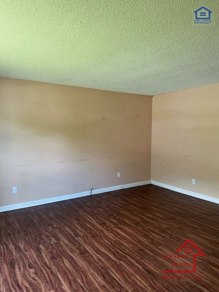4705 Metro Park Ln #B - Photo 7 of 17