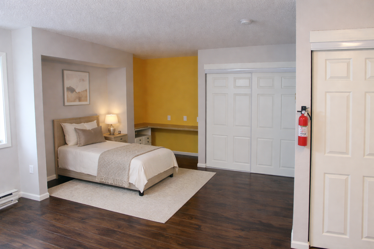 1526 E Superior St #3 - Photo 3 of 12