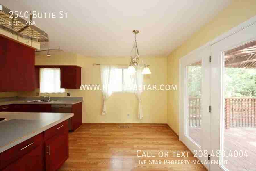 2540 Butte St - Photo 4 of 17