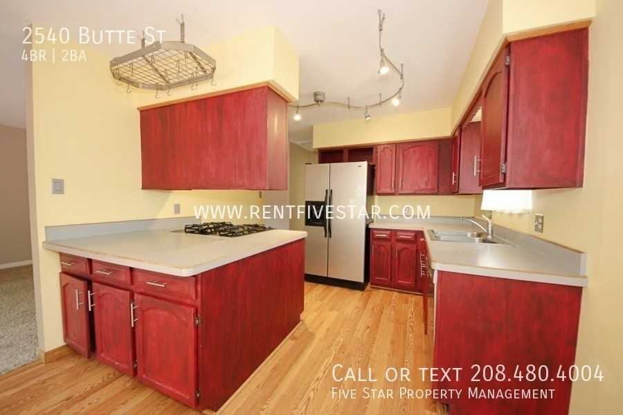 2540 Butte St - Photo 5 of 17