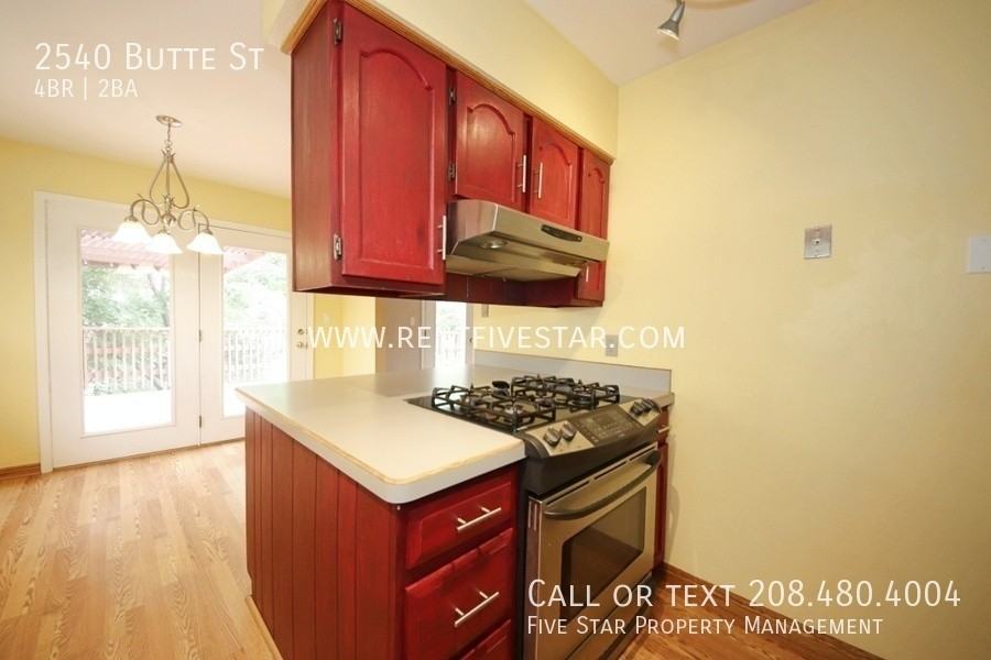 2540 Butte St - Photo 6 of 17