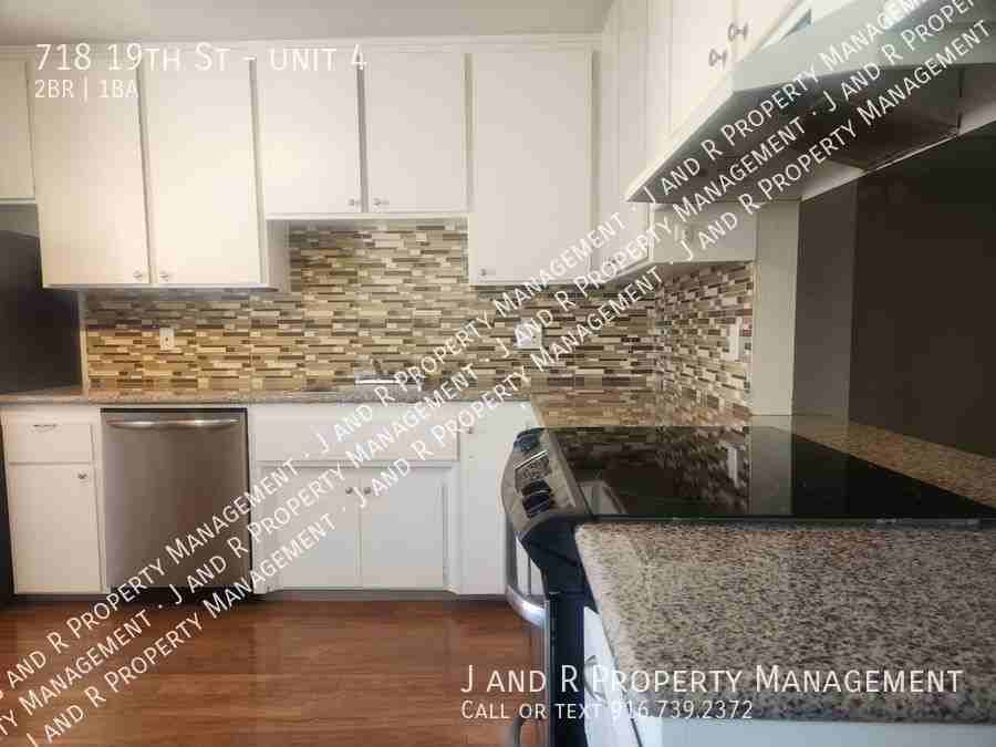 718 19th St #4 - Photo 4 of 18