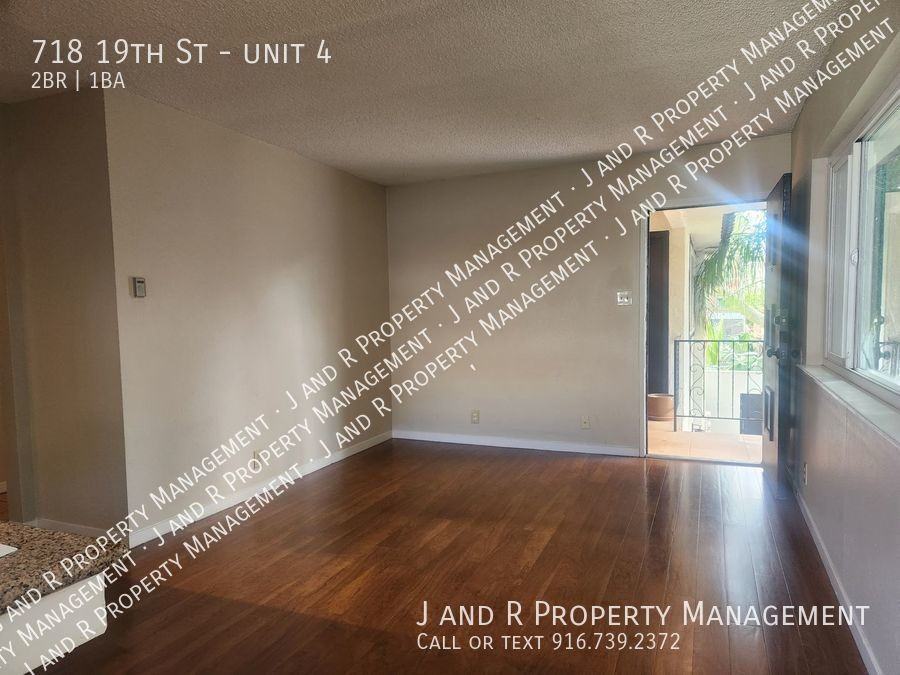 718 19th St #4 - Photo 5 of 18