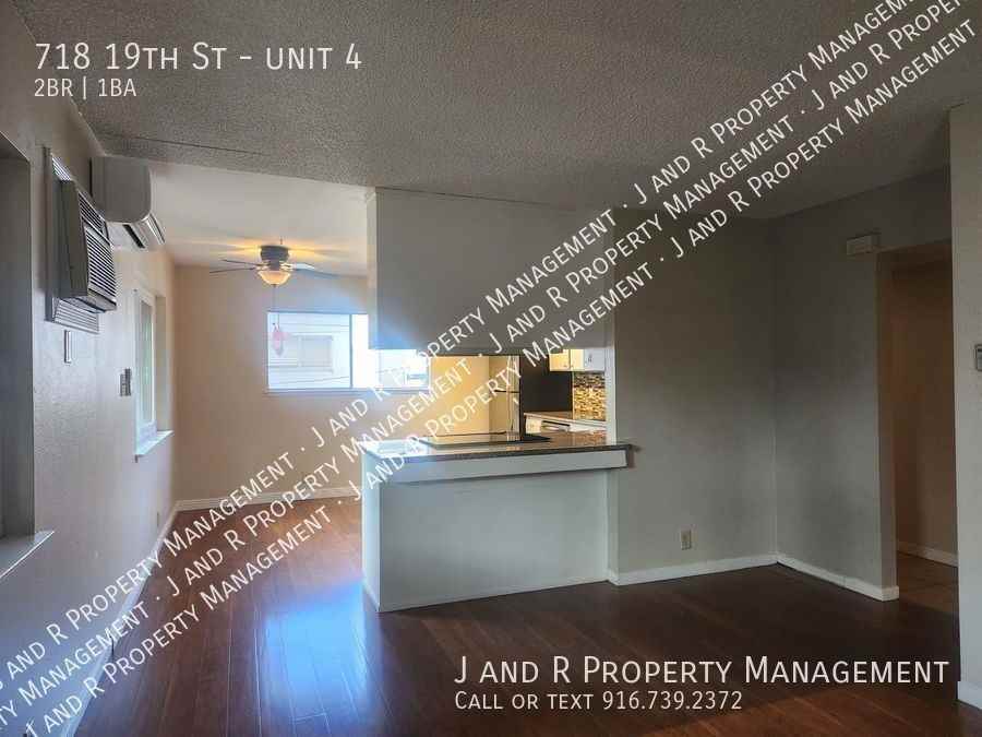 718 19th St #4 - Photo 6 of 18