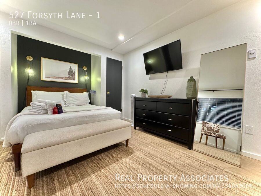 527 Forsyth Ln #1 - Photo 3 of 12