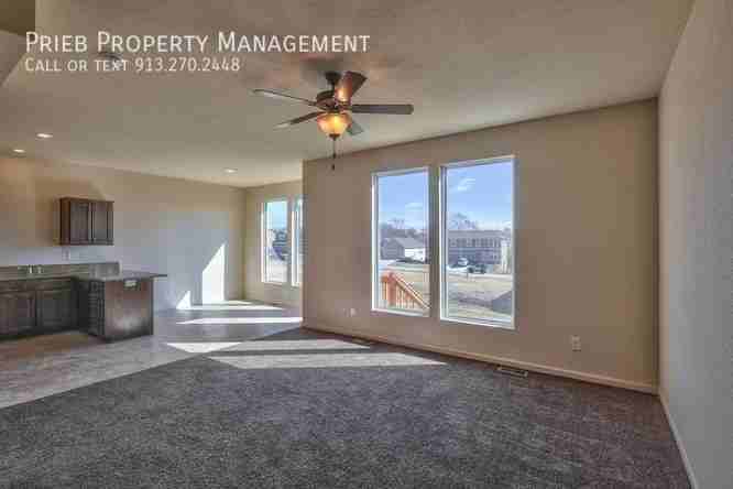 318 N Ferrel St - Photo 3 of 22