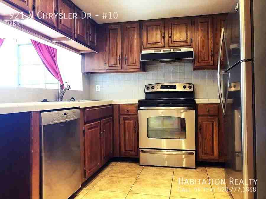 921 N Chrysler Dr #10 - Photo 2 of 12