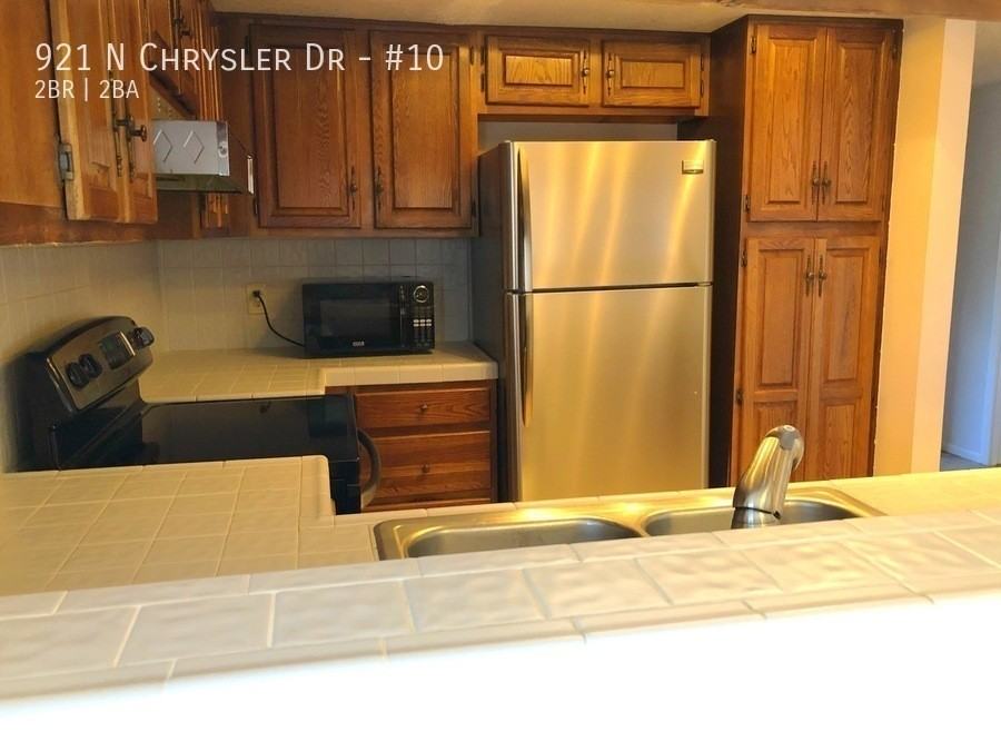 921 N Chrysler Dr #10 - Photo 3 of 12