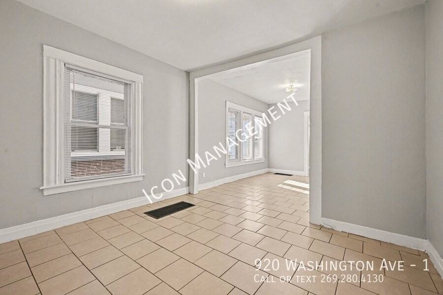 920 Washington Ave #1 - Photo 2 of 15