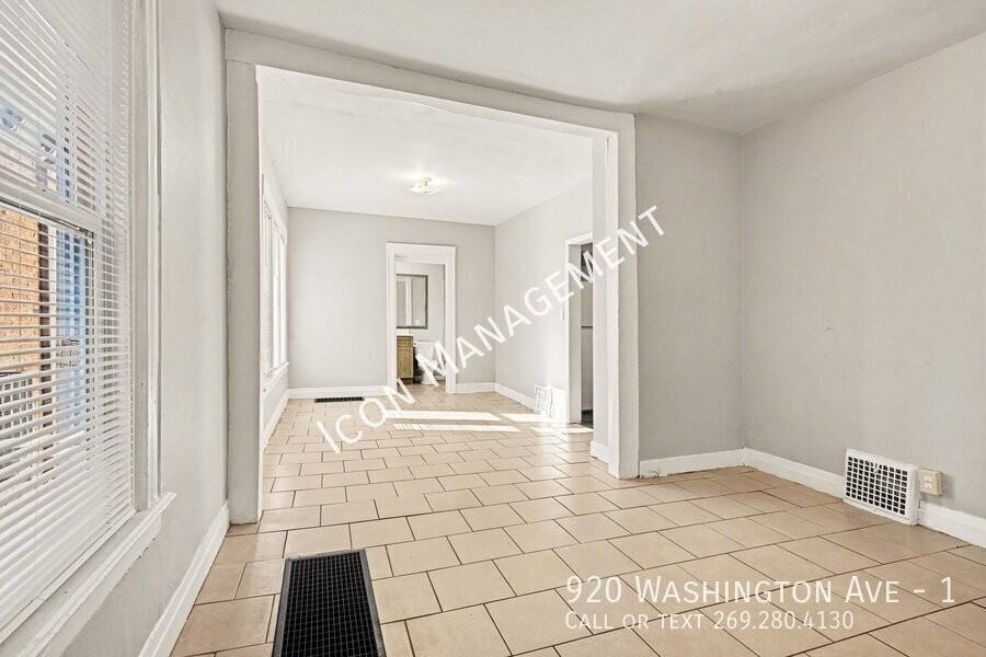 920 Washington Ave #1 - Photo 3 of 15