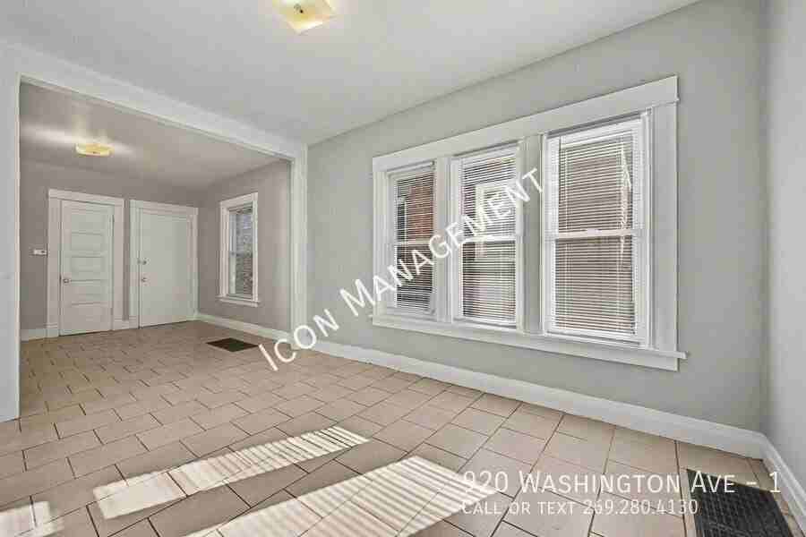 920 Washington Ave #1 - Photo 4 of 15