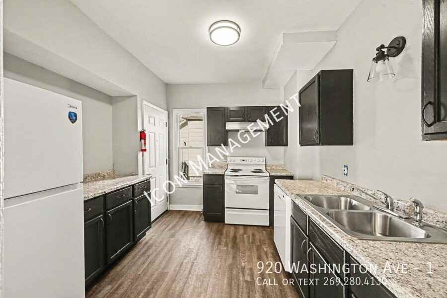 920 Washington Ave #1 - Photo 6 of 15